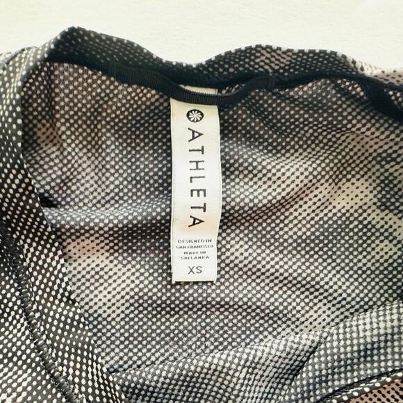 Athleta Ultimate Train Printed Tee Digi Camo Grey Black Size XS Short Sleeve - Picture 4 of 8